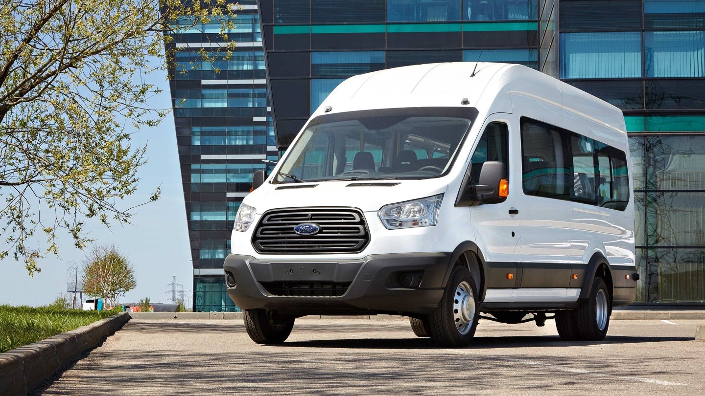 Ford-Transit_VAN-ru-FORD_TRANSIT-16x9-2160x1215-white_van_and_glass_house.jpg.renditions.extra-large